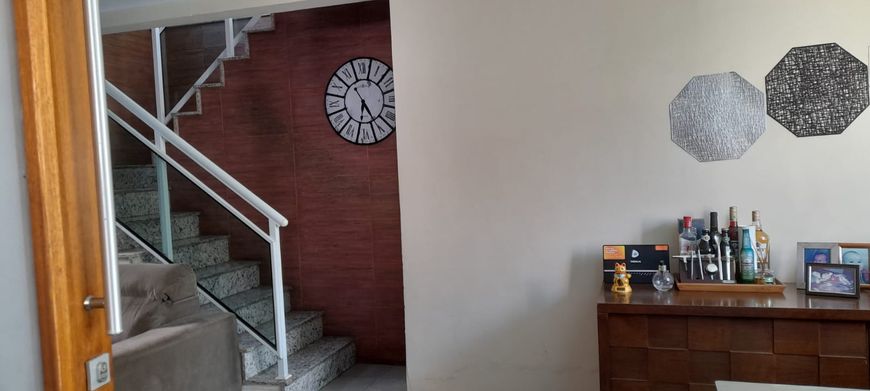 Casa para venda tem 205 metros quadrados com 3 quartos em Vila Três - São Gonçalo - RJ