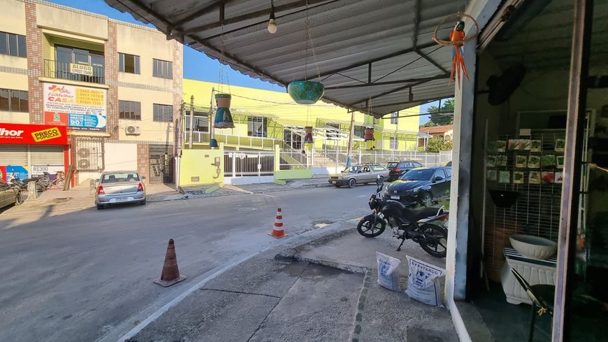 Terreno de 360m² com uma casa de 03 quartos e loja de esquina no melhor ponto comercial do Pacheco