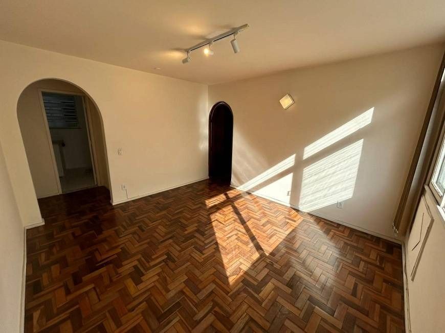 Apartamento para venda possui 72 metros quadrados com 2 quartos em Laranjeiras - Rio de Janeiro - RJ