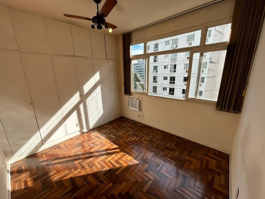 Apartamento para venda possui 72 metros quadrados com 2 quartos em Laranjeiras - Rio de Janeiro - RJ