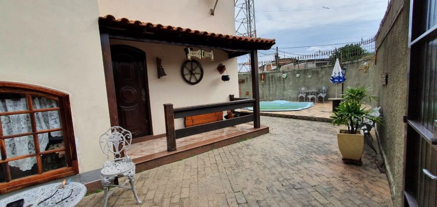 Duplex LUXO 3 Qts/Suíte Master. Colubandê. Próx. Colégio Odete São Paio.