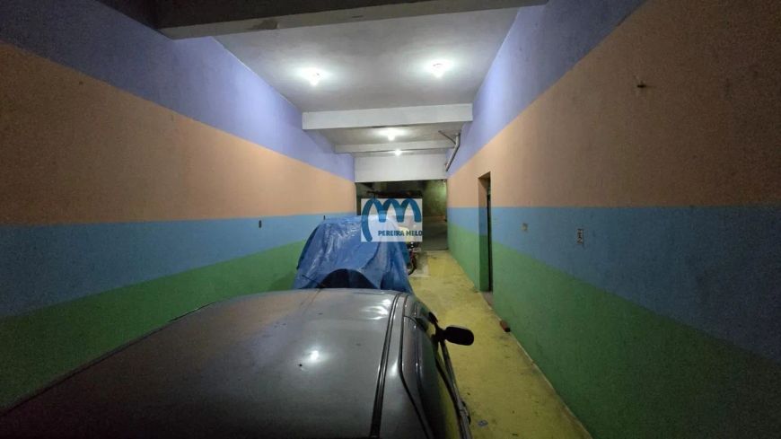 Atenção investidor! Vendo 2 lojas + sobrado, em frente ao Colégio Santos Dias.