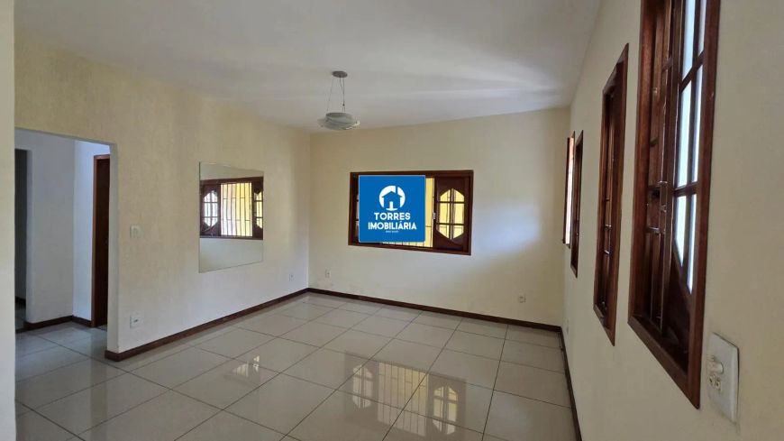 Mangueira - Casa com 3 quartos e área gourmet com playground.