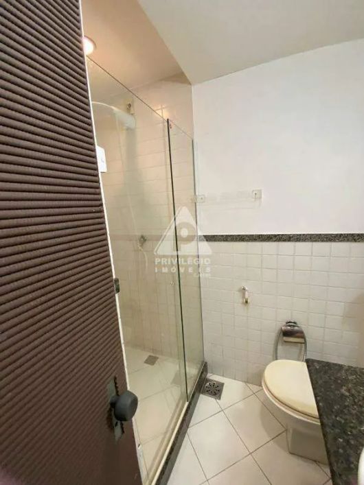 DOIS APARTAMENTOS EM COPACABANA