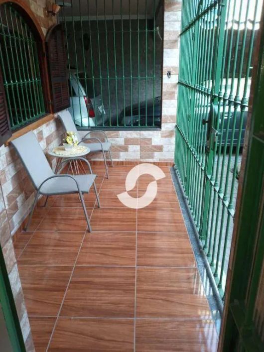 Casa ampla com 3 dormitórios à venda, 133 m² por R$ 300.000 - Colubande - São Gonçalo/RJ