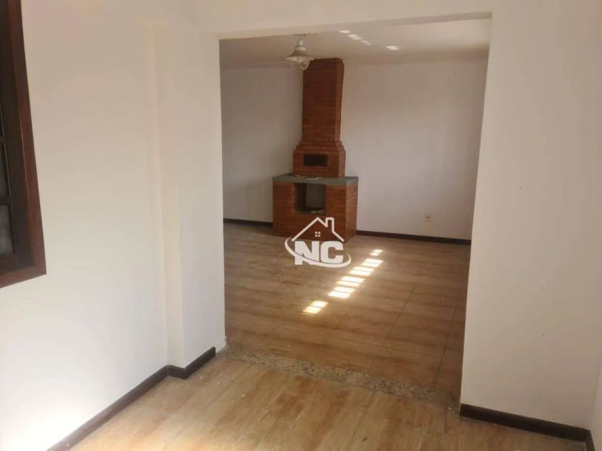 Casa á venda em Jardim Alcãntara com 3 qtos.