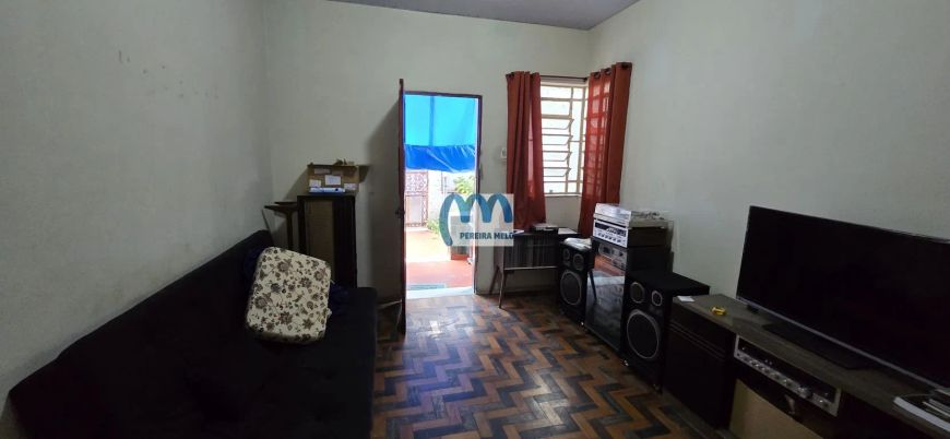 Casa linear, próxima a praça do Gradim.