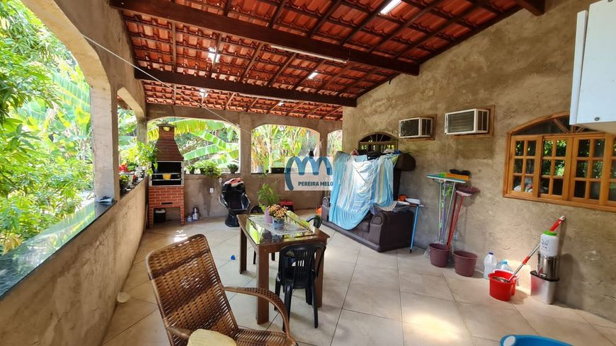 Sobrado com quintal na Rua Caminho da Tenda.