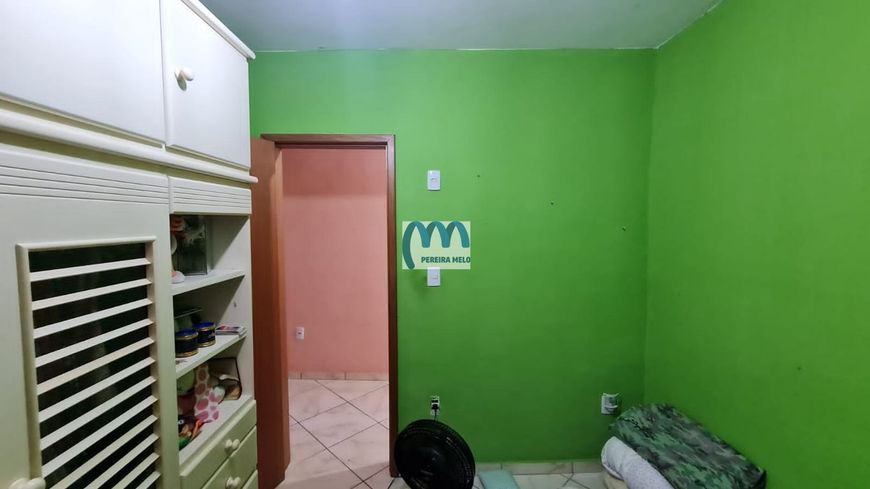 Sobrado com quintal na Rua Caminho da Tenda.