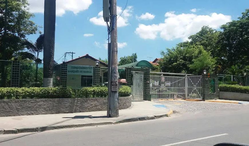 Casa térrea em condomínio, sol da manhã, em frente ao Guanabara São Gonçalo
