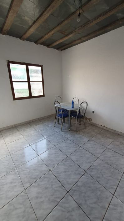 Prédio com 3 apartamentos de 1 quarto. CONFIRA! Estrada são Pedro