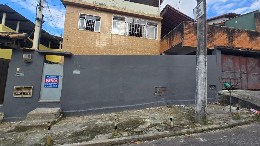 Colubandê - Casa de 2 quartos com quintal à venda.