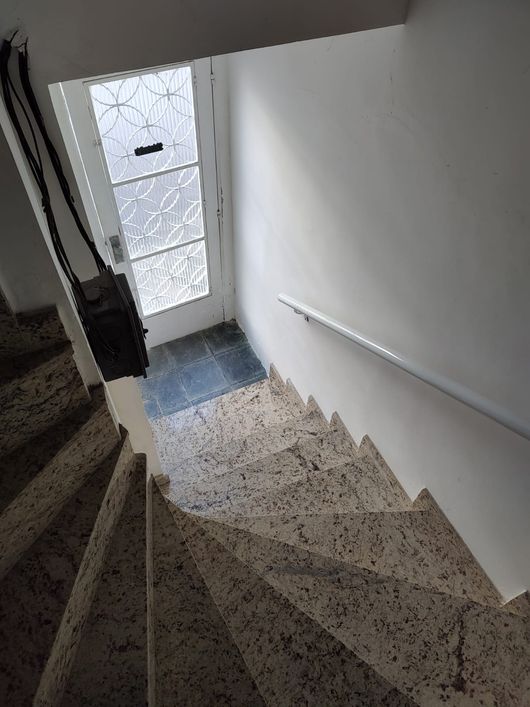 Barro Vermelho- Sobradão- Vazio. - 150M²- 02 Qt,s- R$195.000,00- Ac. Caixa.