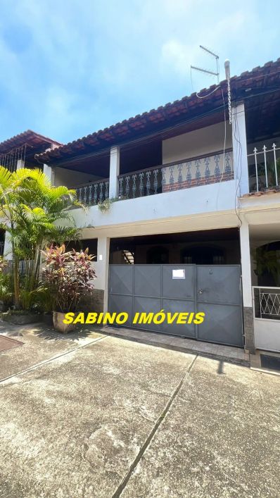 Mutondo/Casa triplex 2 qts/3 banh, espaçosa + terraço. *TOP*