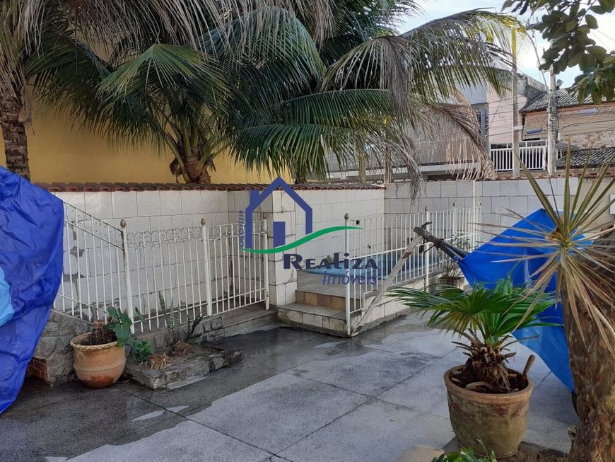 CASA Á VENDA COM 4 DORMITÓRIOS E 2 APARTAMENTOS COM 2 DORMITÓRIOS POR R$ 650.000,00 TRINDADE -SÃO GO