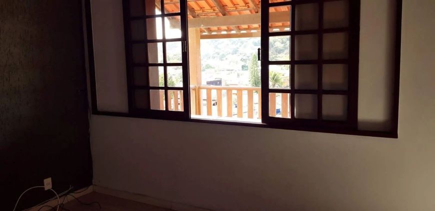 Casa duplex com 130m quadrados, 3 quartos em Rio do Ouro - São Gonçalo - RJ