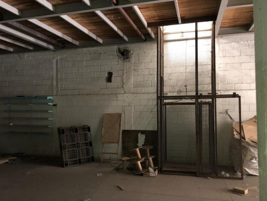 Comercial/Industrial de 700 metros quadrados no bairro Colubande