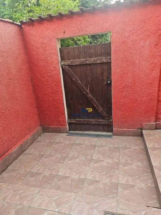 Casa com 2 dormitórios à venda, 127 m² por R$ 240.000,00 - Trindade - São Gonçalo/RJ