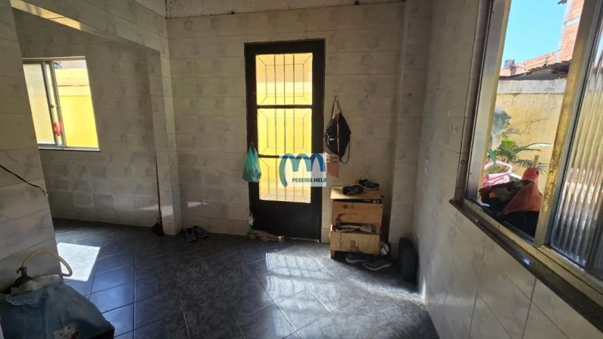 Casa duplex com churrasqueira e piscina.