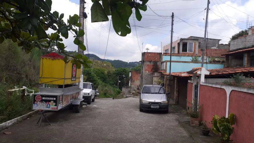 D16-Engenho Pequeno-São Gonçalo-Terreno 360m² - Casa Inacabada, bem estruturada, Condomínio fechado
