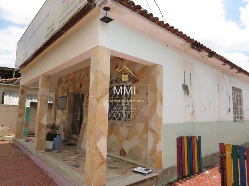 Imóvel está localizado no bairro Antonina possui 112 m² contruido e 360m² total do terreno