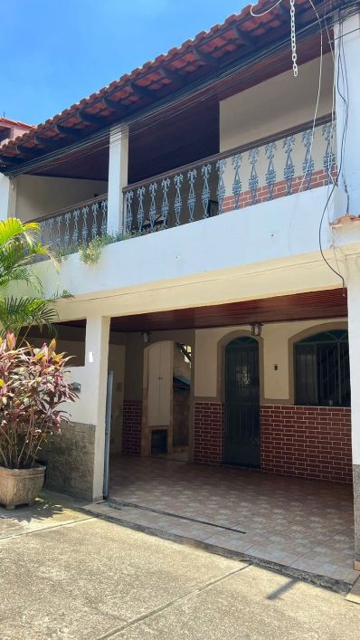 Mutondo/Casa triplex 2 qts/3 banh, espaçosa + terraço. *TOP*