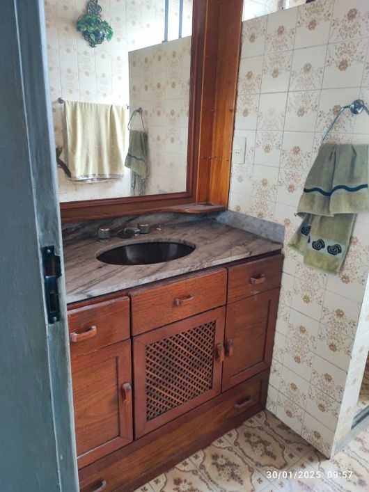 Excelente casa (sobrado) com 4 quartos na entrada do Jardim Catarina