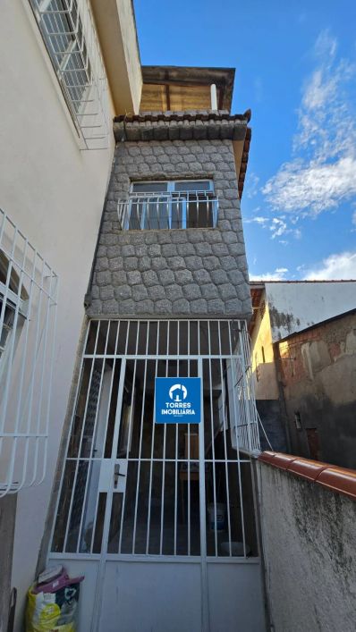 Camarão - Casa com 3 quartos na Rua Ana Camarão.