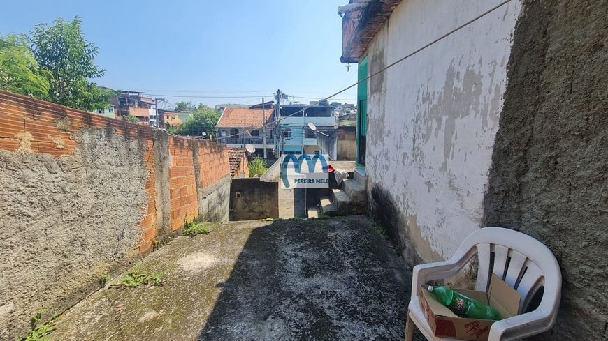 Vende-se 2 casas no mesmo terreno, próximas à padaria Deu lá Deu.