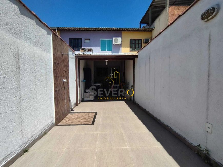 Casa duplex em rua tranquila