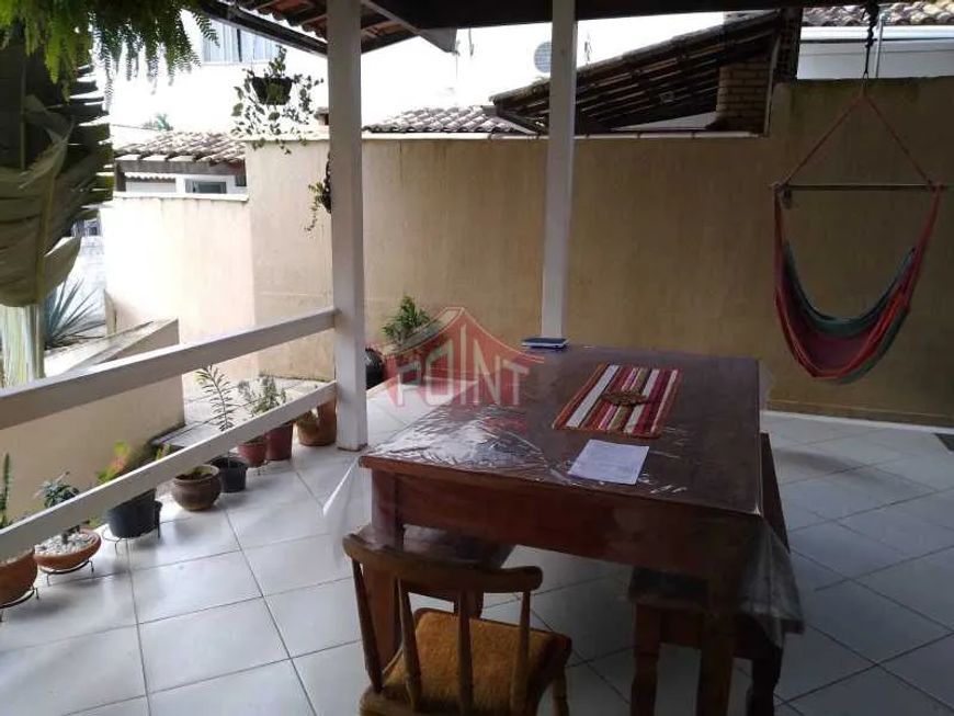 Casa de rua - Duplex / Residencial / Maria Paula