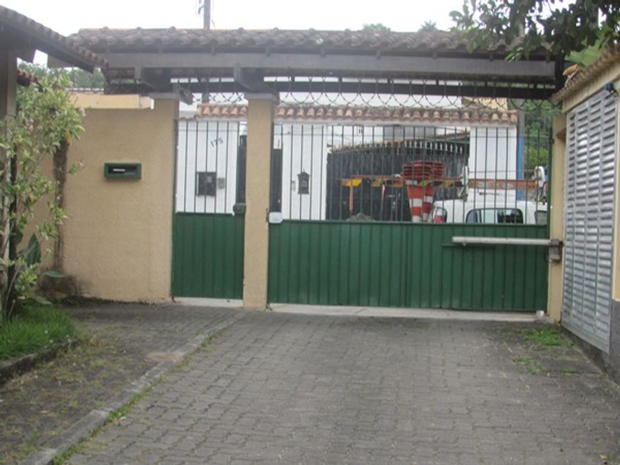 Casa de vila para aluguel com 2 quartos em Maria Paula - São Gonçalo - RJ