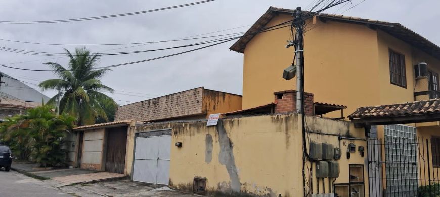 Duplex para venda possui 115 metros quadrados com 3 quartos em Colubande - São Gonçalo - RJ