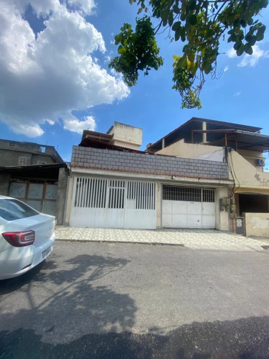 Casa Térrea no Centro de São Gonçalo – Espaço, Conforto e Localização Privilegiada!