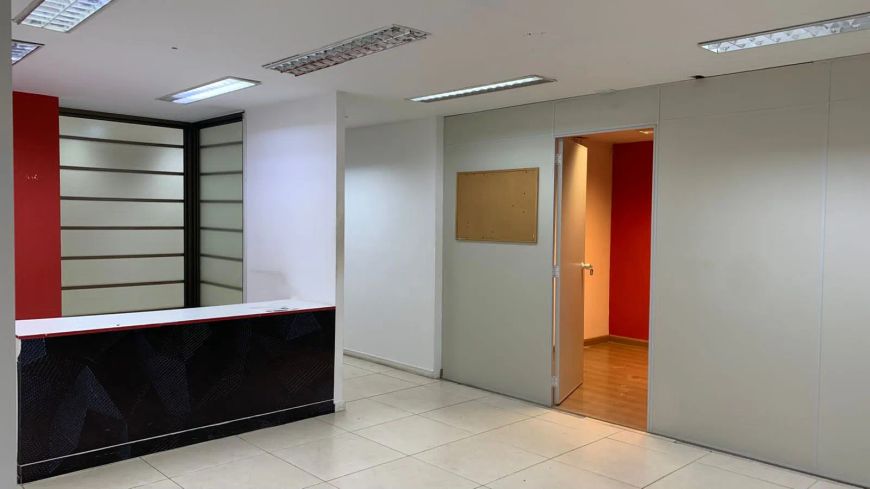 Andar exclusivo, bem localizado, próximo a avenida rio branco, ótimo grupo com 400m2.