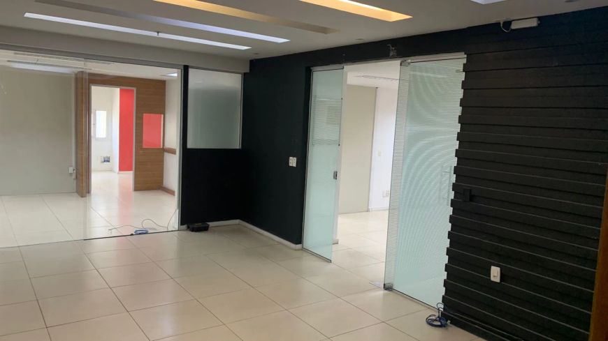Andar exclusivo, bem localizado, próximo a avenida rio branco, ótimo grupo com 400m2.