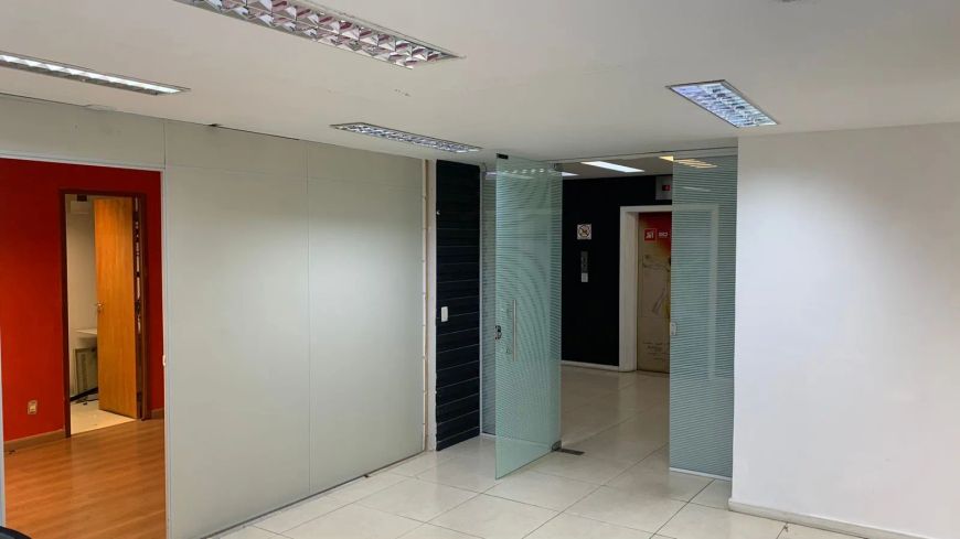 Andar exclusivo, bem localizado, próximo a avenida rio branco, ótimo grupo com 400m2.