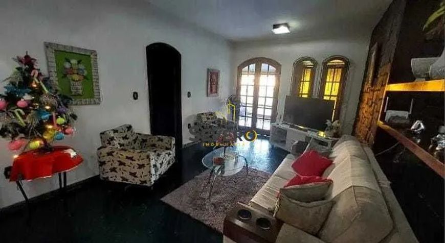 Casa à venda no bairro Centro - São Gonçalo/RJ