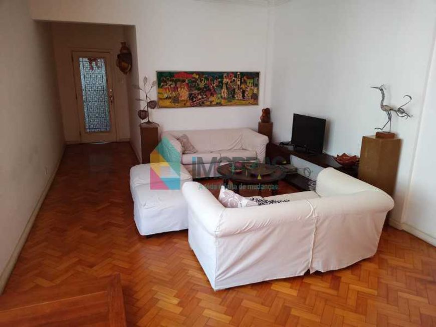 COPACABANA!!! MARAVILHOSO 3 QUARTOS COM VARANDA EM RUA TRANSVERSAL , PRÓXIMO A PRAIA.