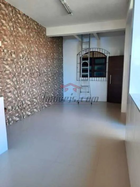 Casa de rua - / Residencial / Pechincha