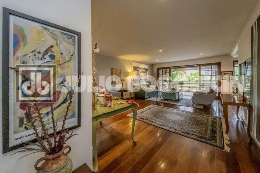 Casa em Condomínio - Duplex / Residencial / Jacarepaguá