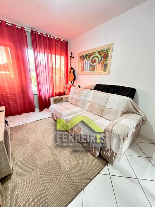 Casa padrão com 2 quartos e garagem