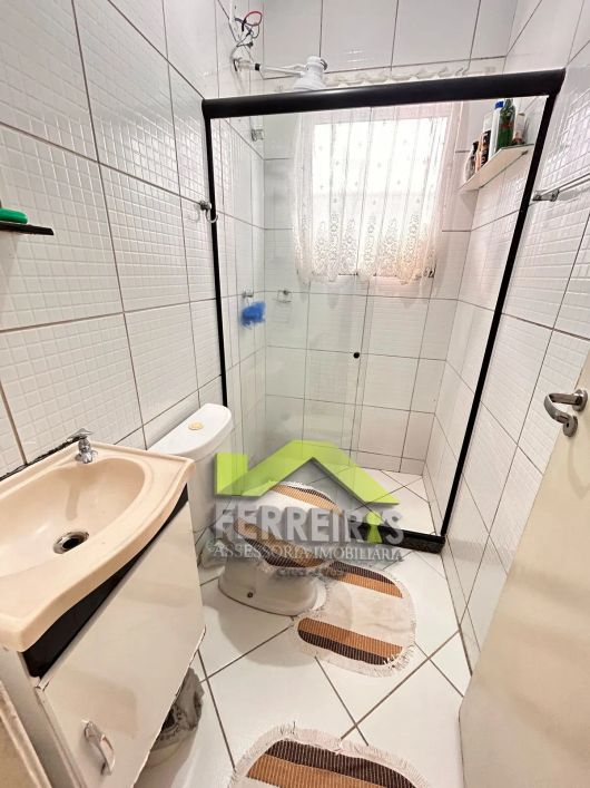 Casa padrão com 2 quartos e garagem