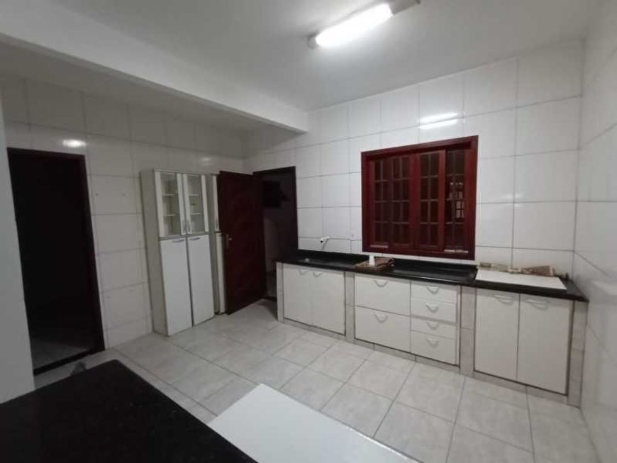 Casa de rua - / Residencial / Jardim Primavera