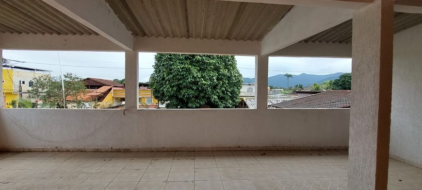 Linda Casa com Vaga e Estacionamento - Ambiente Familiar!