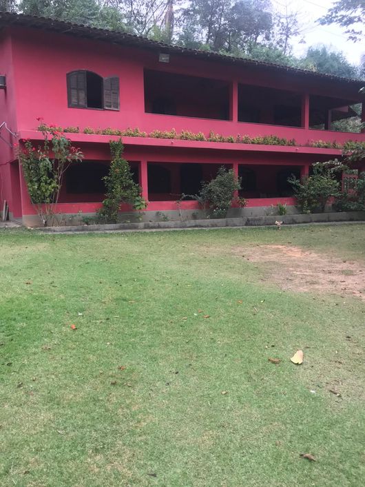 Lindo sítio de 1.5 hectares com lago e campo de futebol !!