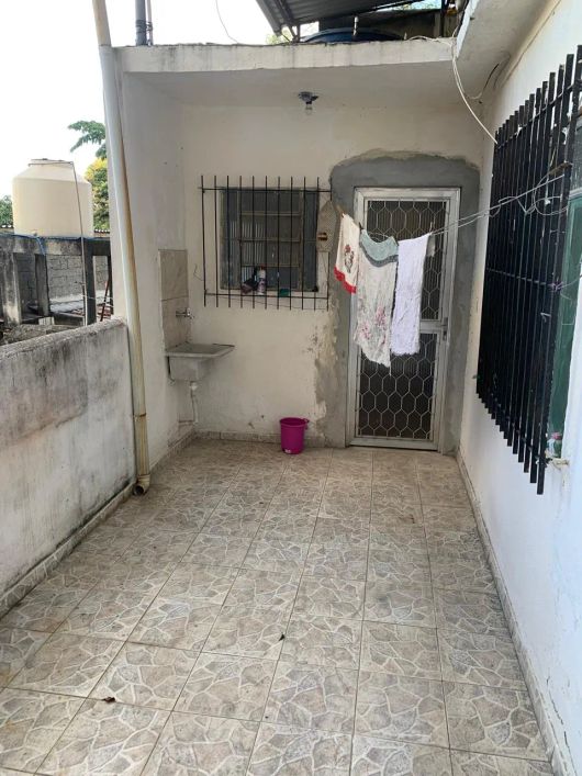Casa à venda na Rua Barão de Tefé, Jardim Vinte e Cinco de Agosto, Duque de Caxias - RJ