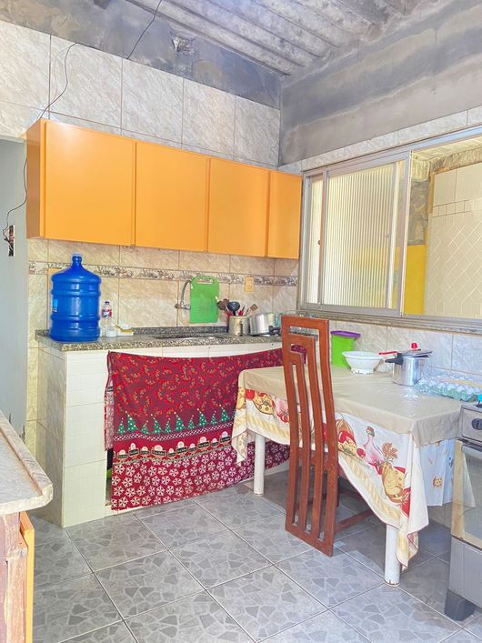 Casa com Terraço e 3 qts sendo 1 suíte independente - Maria Helena.