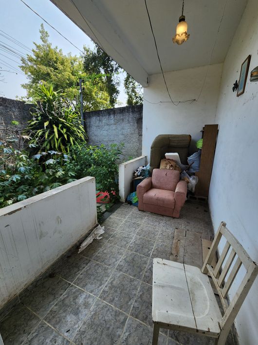 Casa com terreno grande de 2 quartos.