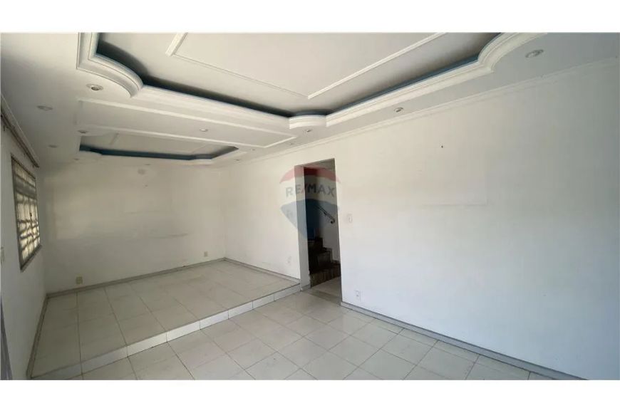 CASA DUPLEX - CENTRO DE DUQUE DE CAXIAS - OTIMA OPORTUNIDADE - AMPLO QUINTAL NOS FDS.